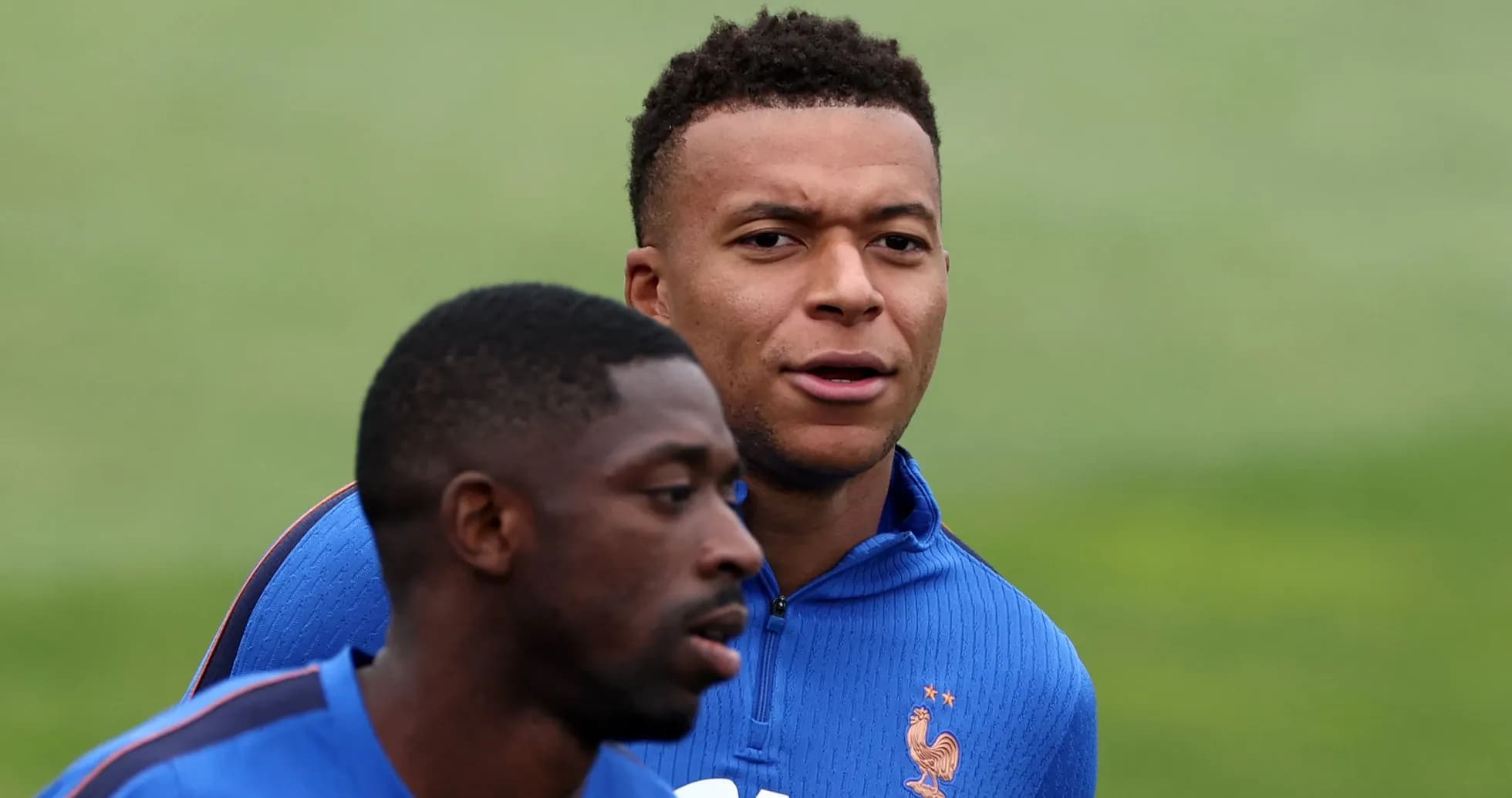 Jugadores de Francia entrenando en el campo