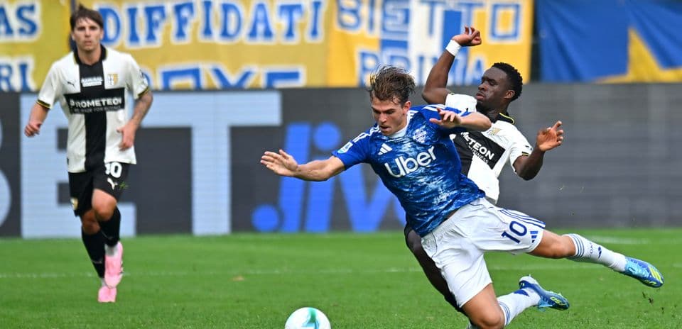 Jugador de Como cae tras falta de jugador de Parma