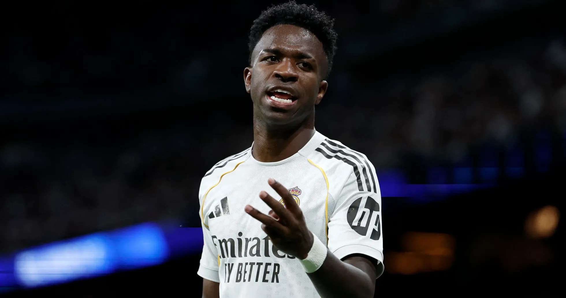 Jugador de Real Madrid gesticulando durante el partido