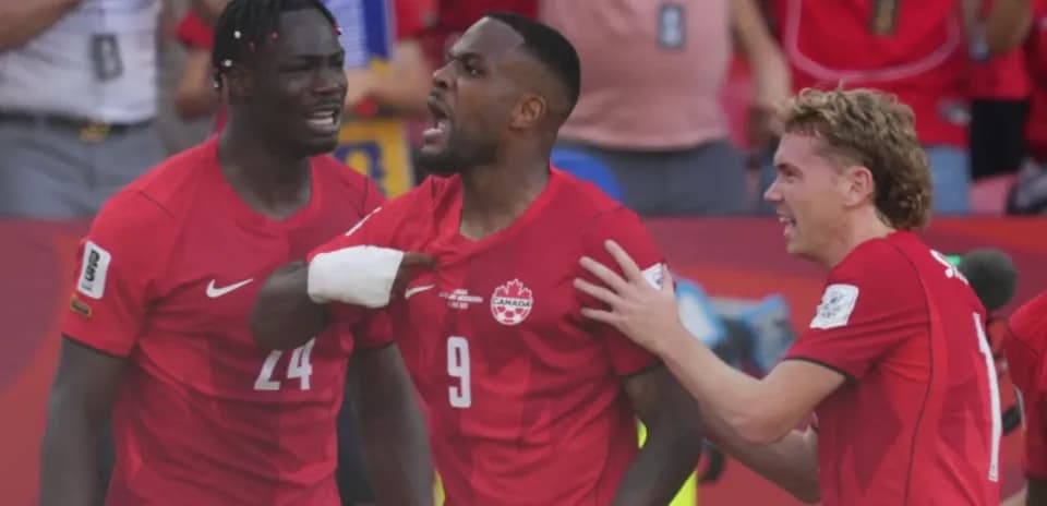 Jugadores de Canadá celebrando un gol