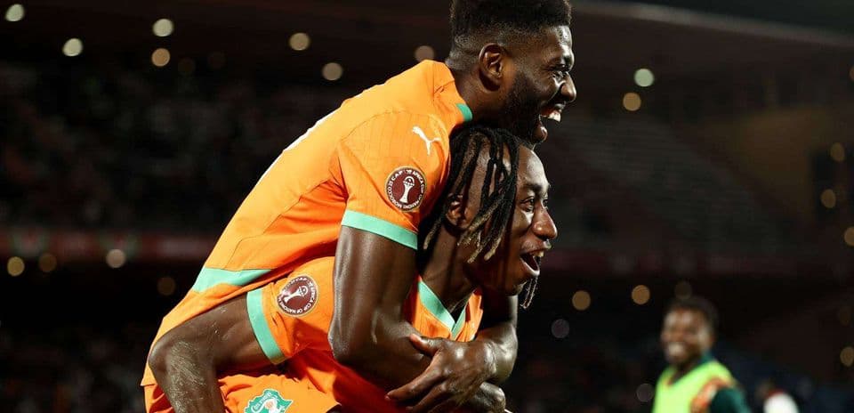 Jugadores de Costa de Marfil celebrando un gol