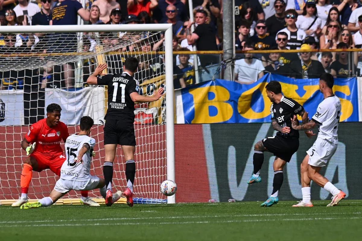 Gol de Como contra Parma en Serie A 2025