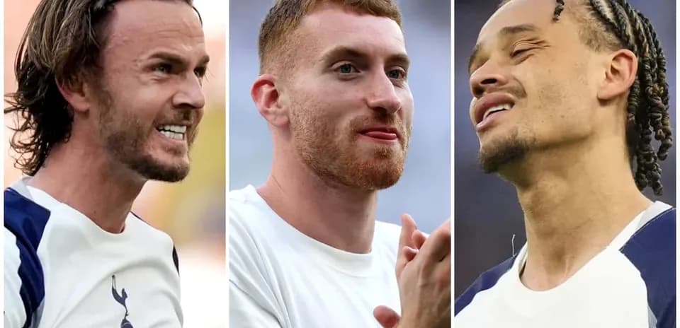 Tres jugadores de Tottenham en uniforme durante el partido