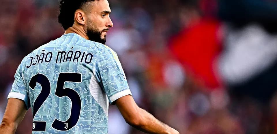 João Mário con camiseta número 25 en el campo