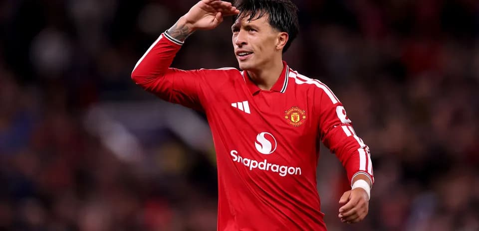 Jugador de Manchester United saludando desde el campo