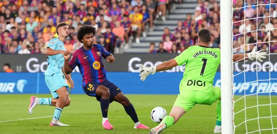 Jugador del Barcelona disparando a puerta