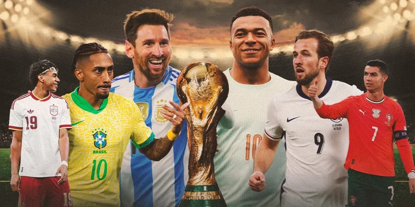 Jugadores famosos sosteniendo el trofeo de la Copa del Mundo