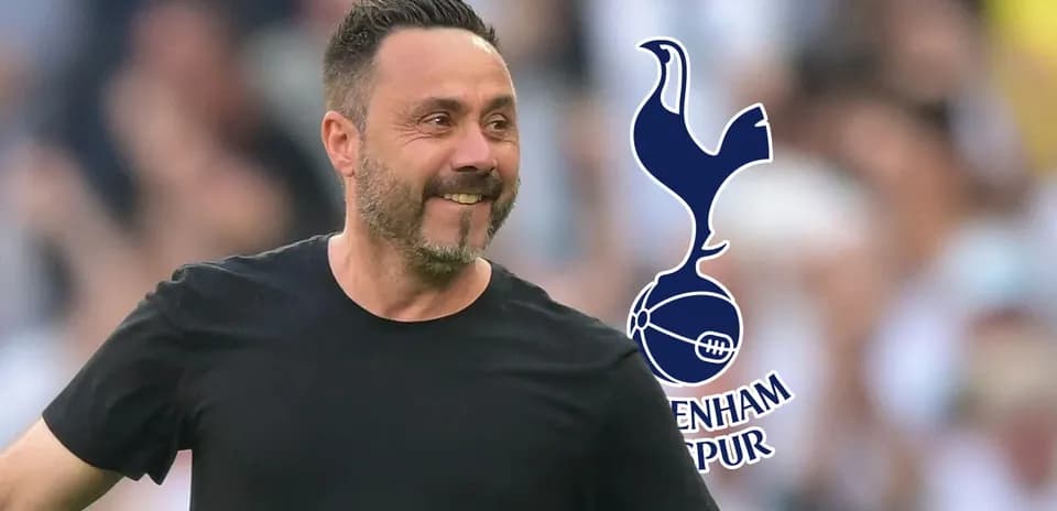 Entrenador de Tottenham celebrando en el campo