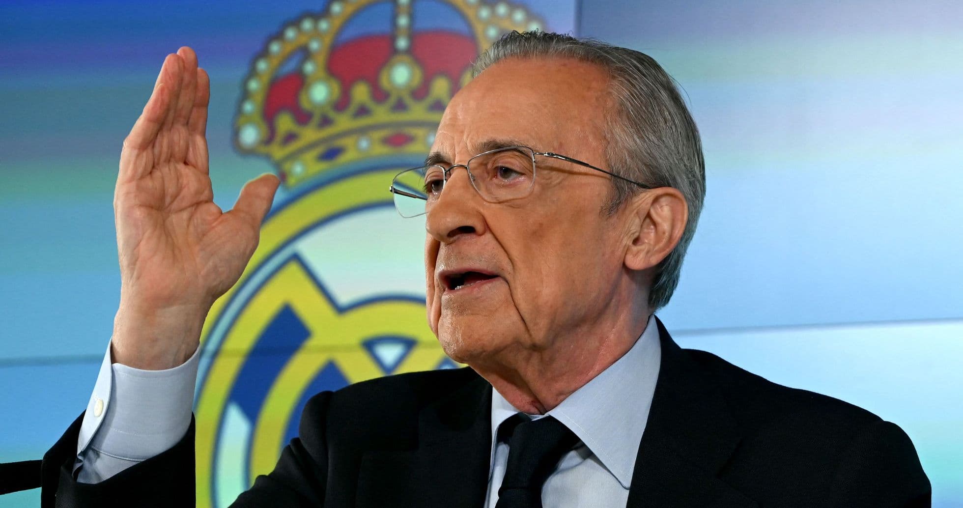Presidente del Real Madrid hablando en conferencia