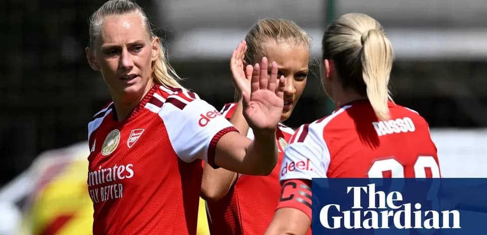 Jugadoras de Arsenal durante entrenamiento en el campo