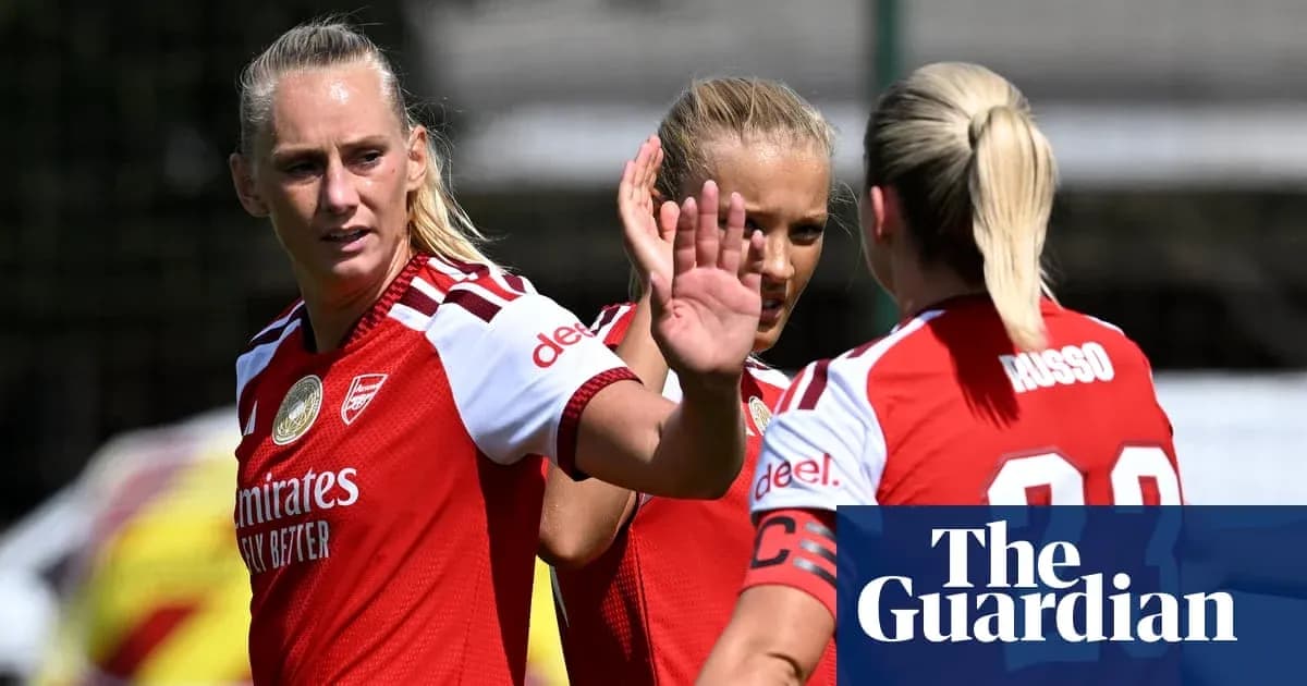 Jugadoras de Arsenal durante entrenamiento en el campo