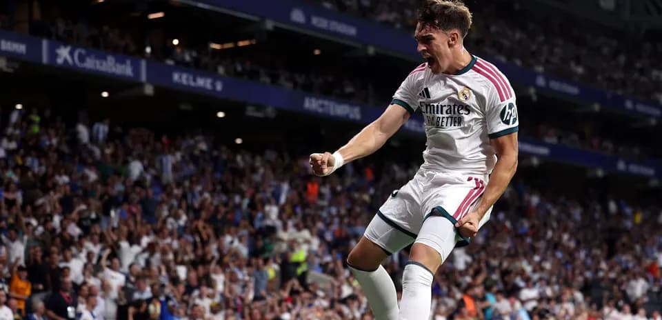 Jugador de Real Madrid celebrando un gol en el estadio
