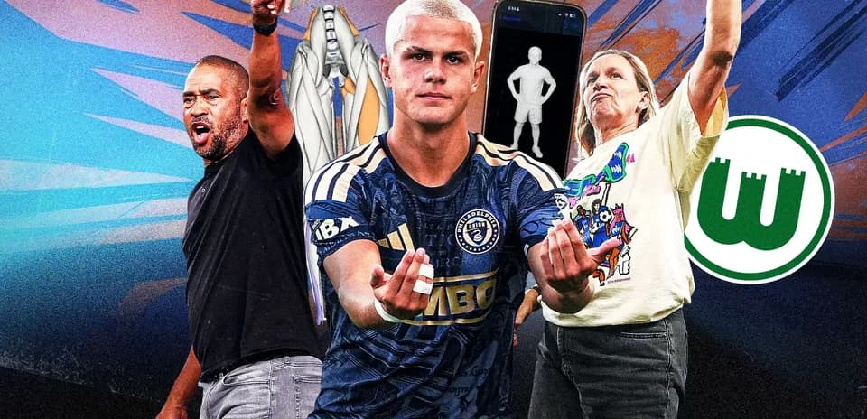 Jugadores y entrenadores en acción con fondo colorido
