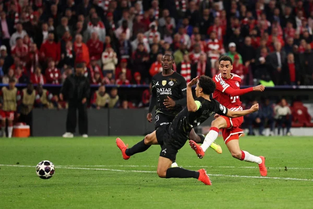 Jugador de Bayern München disparando a puerta