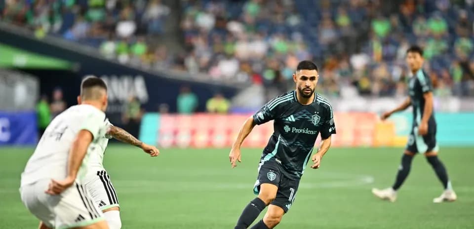 Jugadores de FC Cincinnati y Seattle Sounders en acción