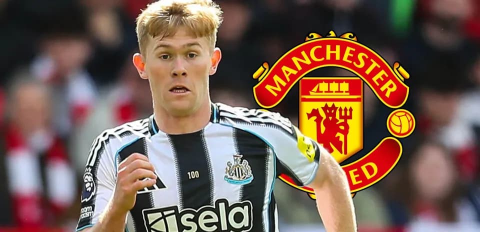 Jugador de Newcastle corriendo en el campo