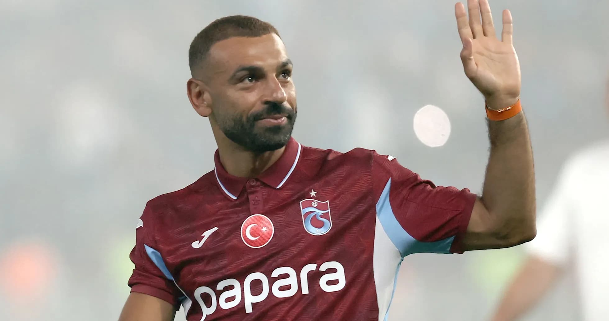 Jugador de Trabzonspor saludando al público