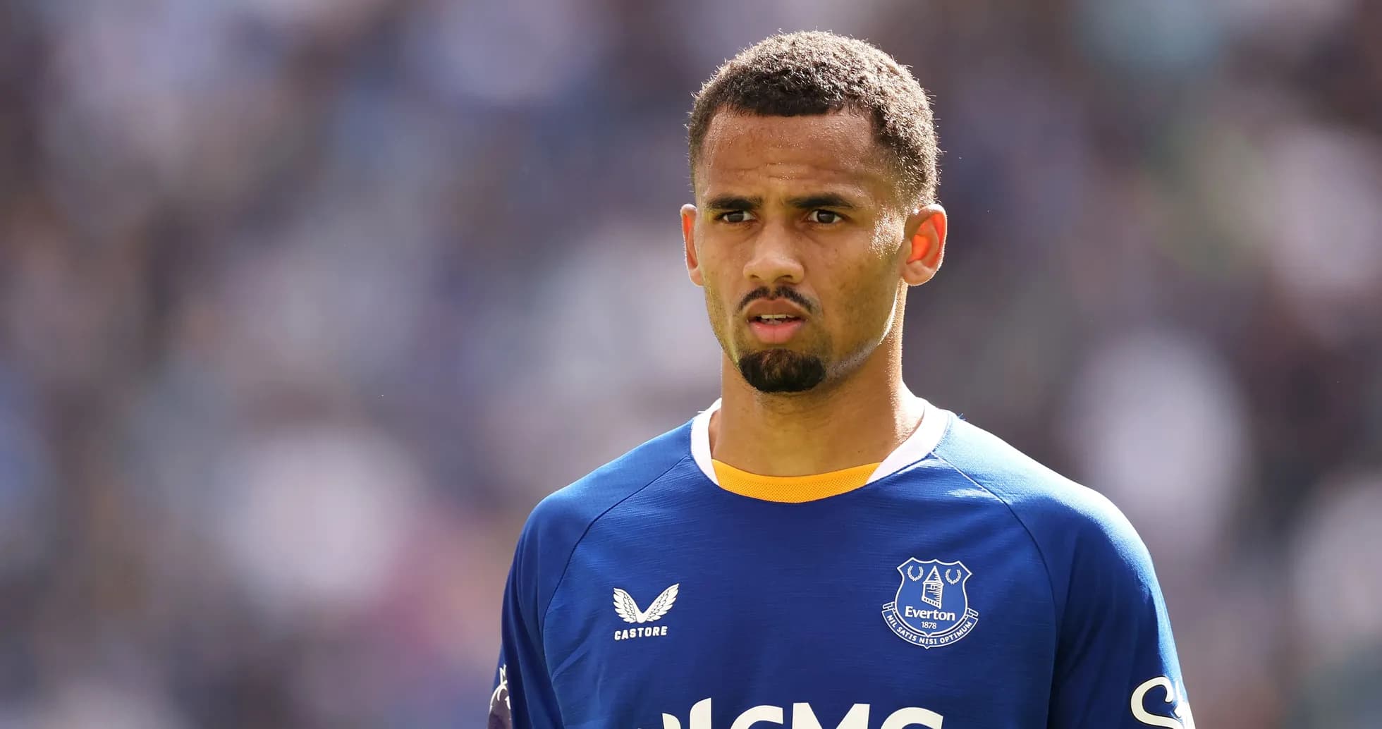 Jugador de Everton en el campo durante el partido