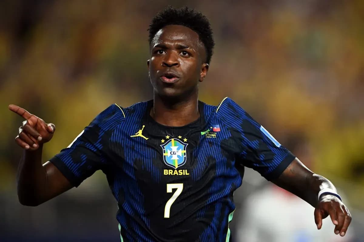Jugador de Brasil celebrando en el campo de fútbol