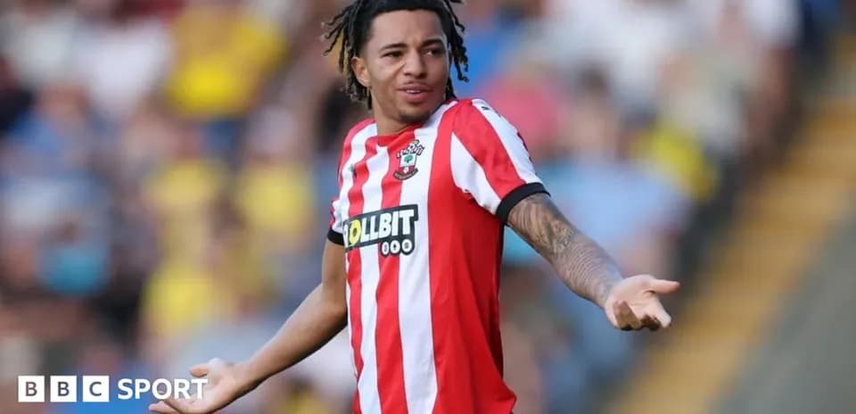 Jugador de Southampton gesticulando durante el partido