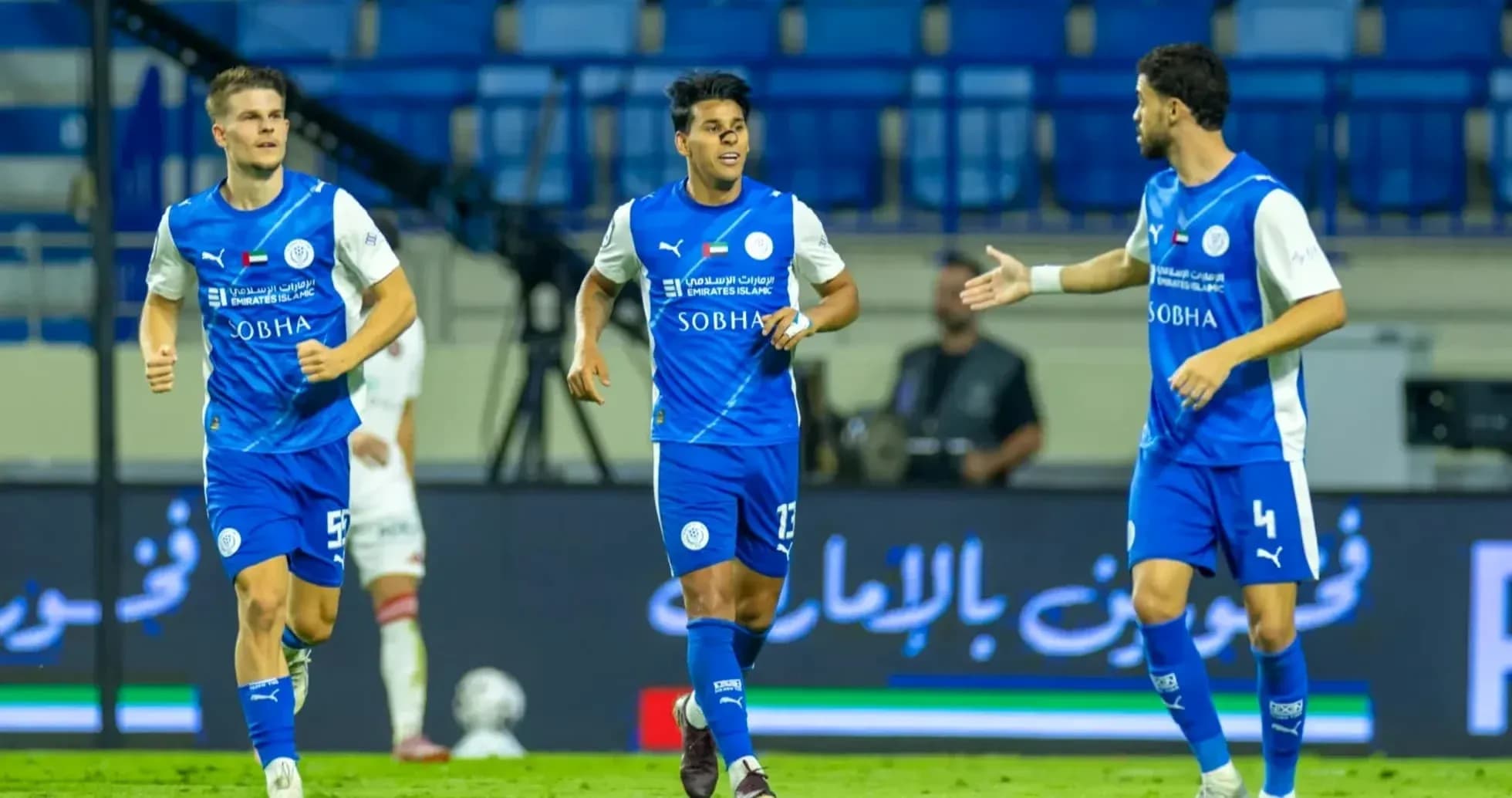 Jugadores de Al Nasr celebrando un gol
