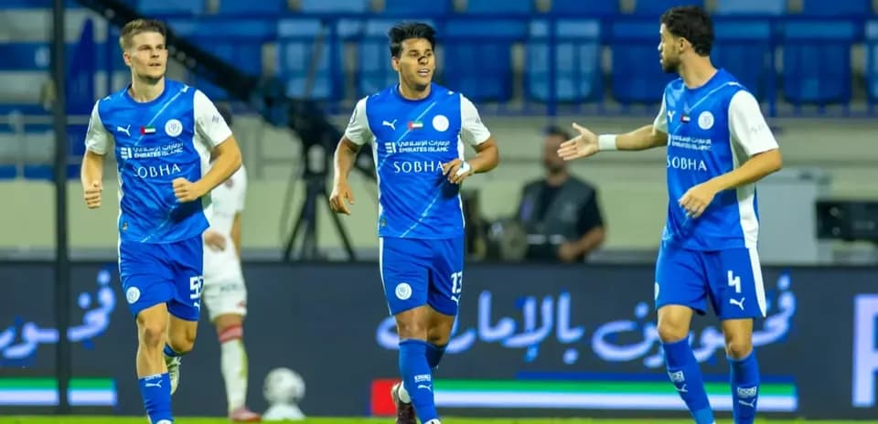 Jugadores de Al Nasr celebrando un gol