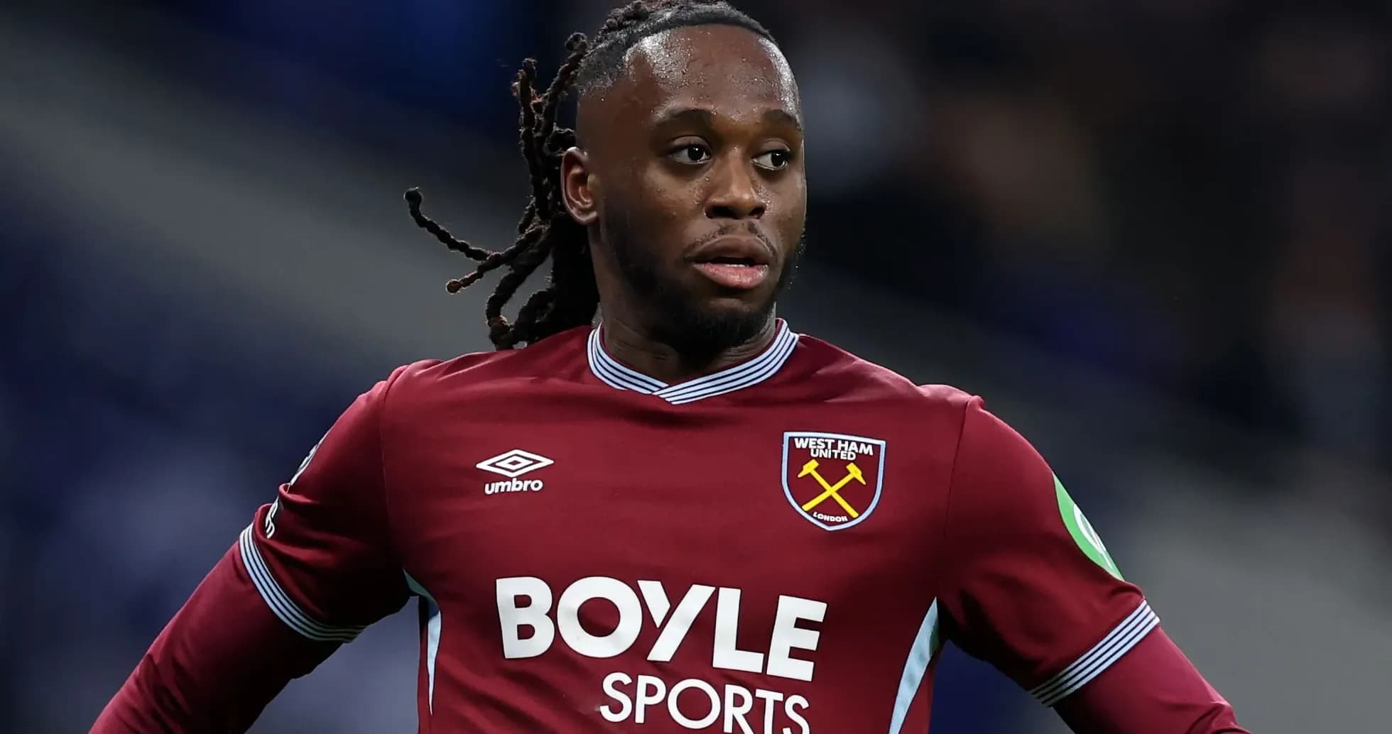 Jugador de West Ham United en acción durante partido