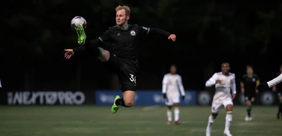 Jugador del Tacoma Defiance en acción