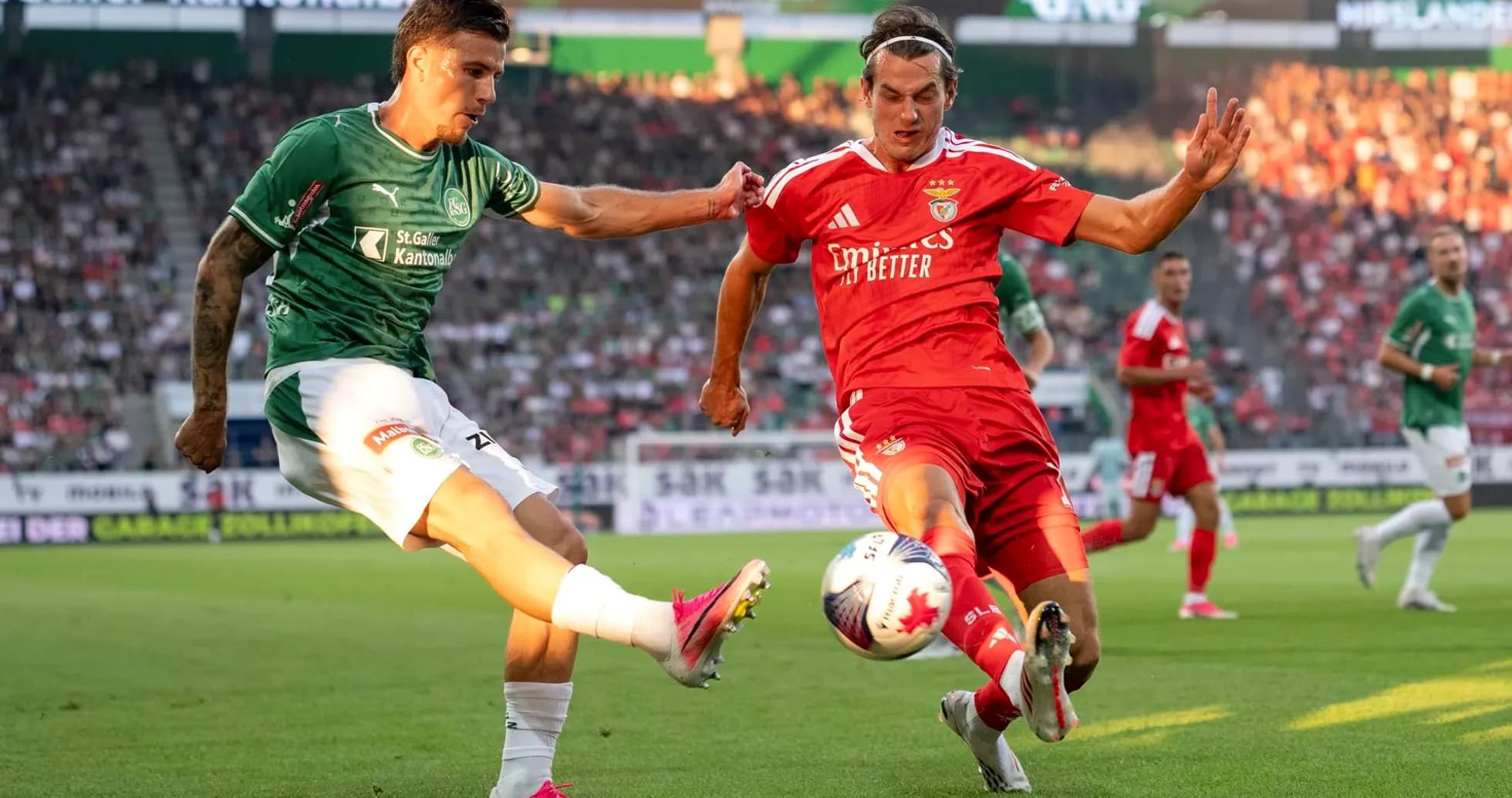 Benfica contra FC St. Gallen en acción