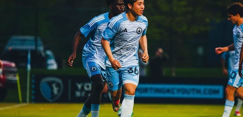 Jugadores de Vancouver Whitecaps II celebrando un gol