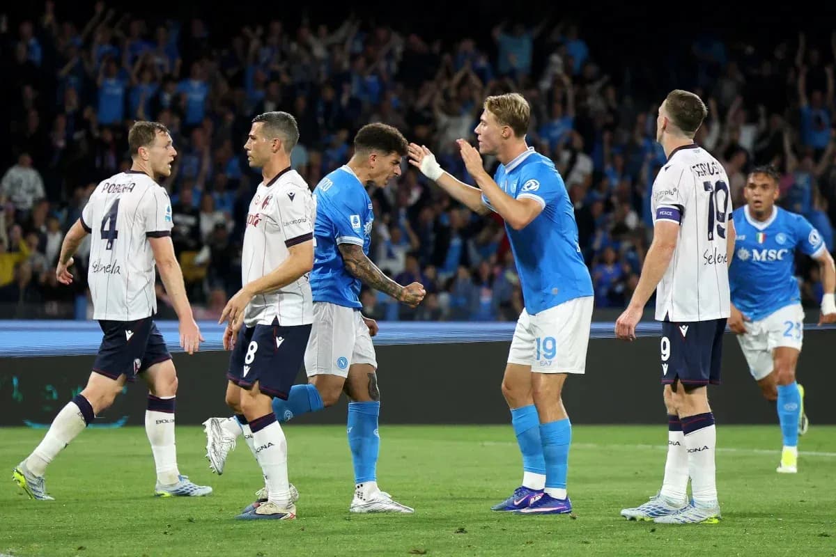 Jugadores de Napoli celebrando un gol durante el partido