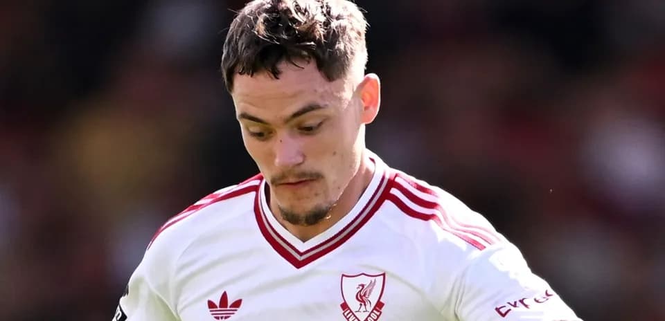 Jugador de Liverpool durante un partido de fútbol