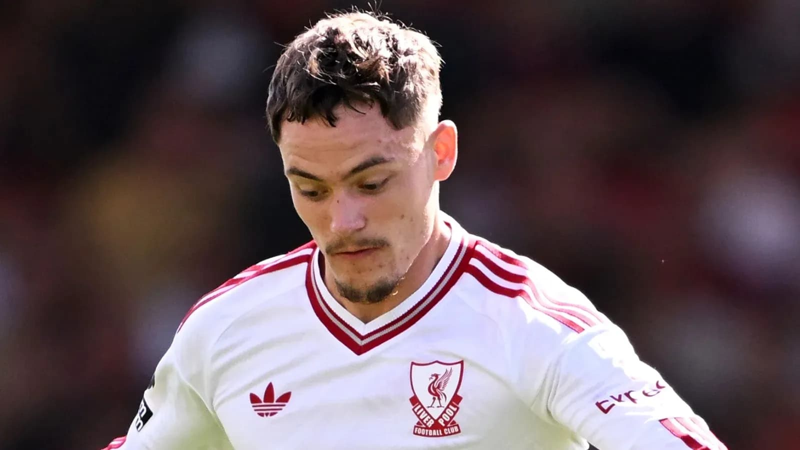 Jugador de Liverpool durante un partido de fútbol