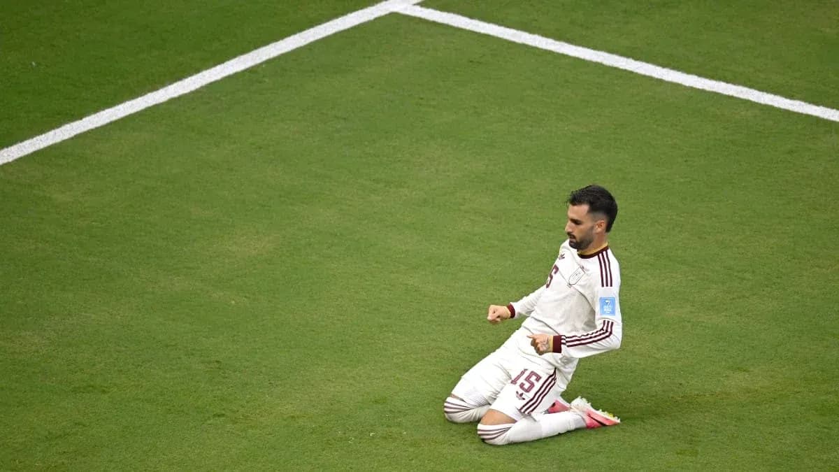 Jugador celebrando en el campo tras anotar un gol