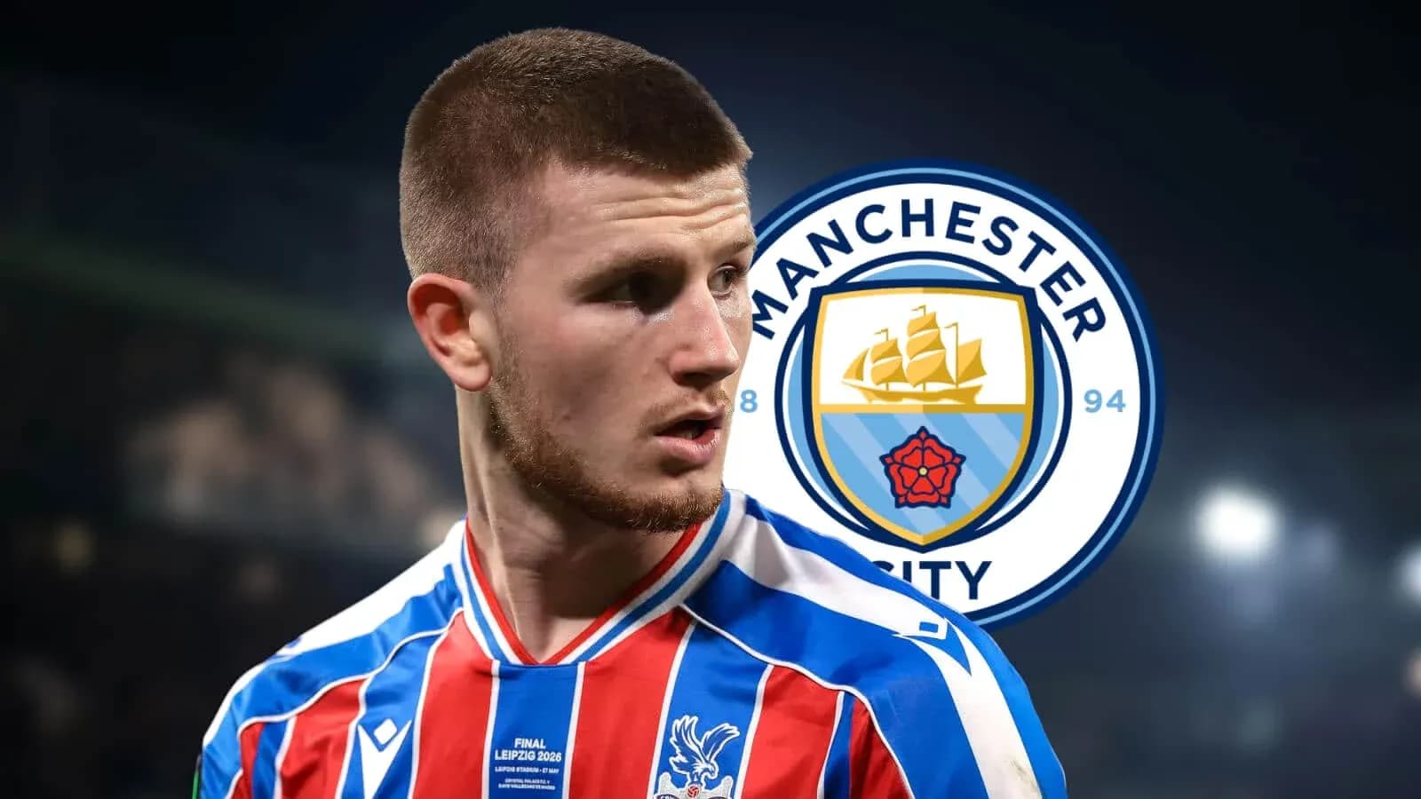 Jugador con camiseta de Crystal Palace y escudo de Manchester City