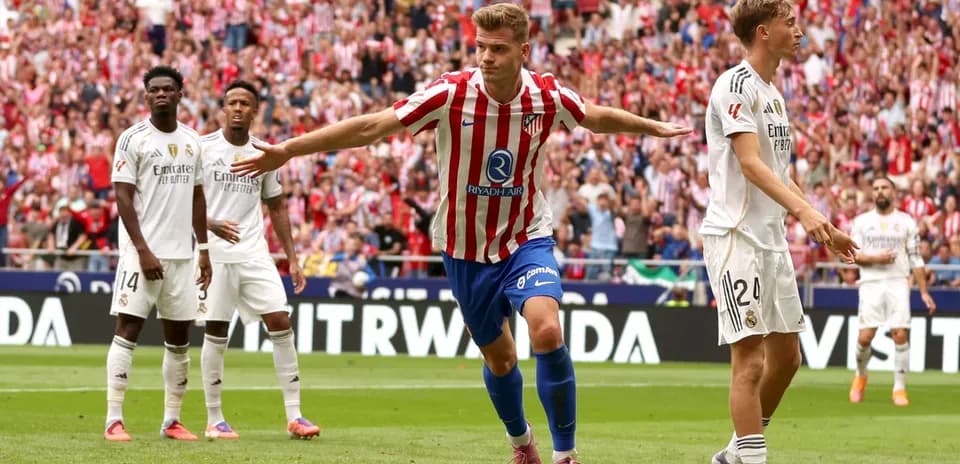 Jugador del Atlético celebrando un gol en el partido