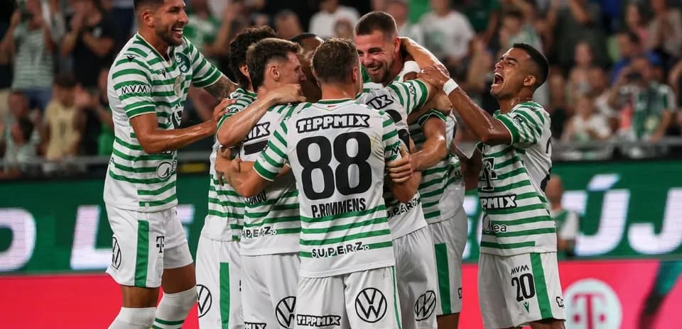 Jugadores de Ferencvarosi celebrando un gol