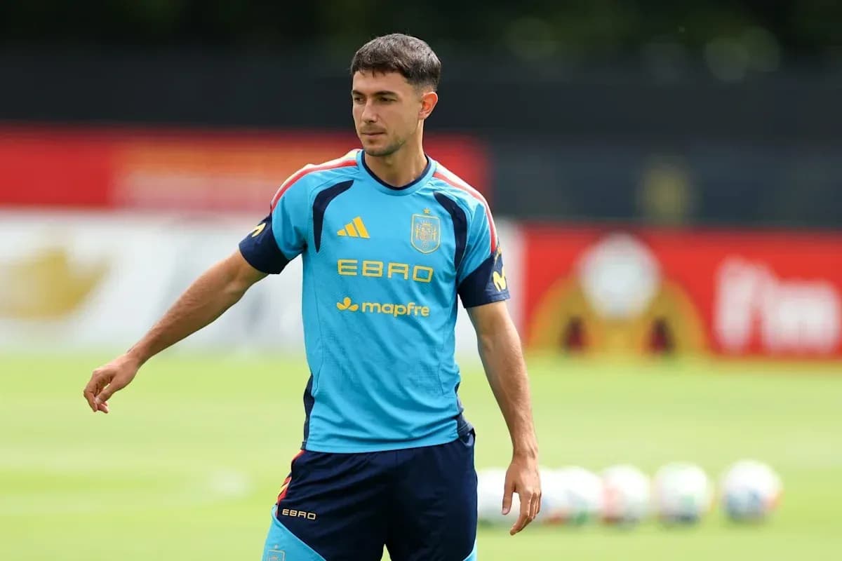 Jugador entrenando con camiseta de la selección española