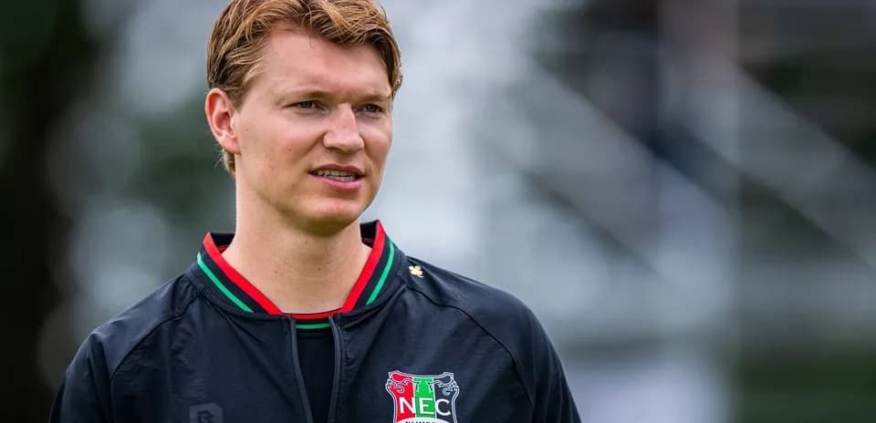 Jugador de NEC Nijmegen en entrenamiento al aire libre