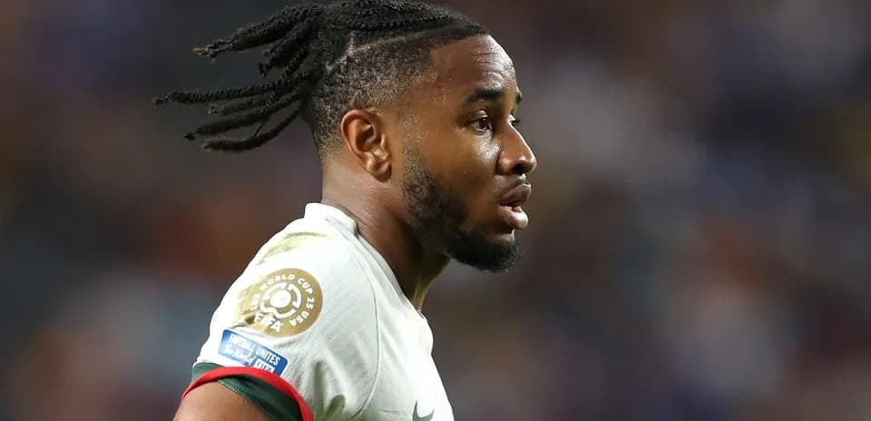 Jugador con camiseta de Portugal en partido