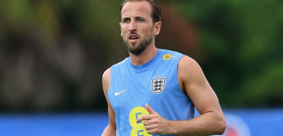 Jugador de Inglaterra corriendo durante sesión de entrenamiento