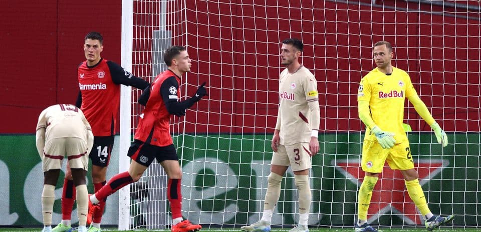 Jugadores de Bayer Leverkusen celebrando un gol