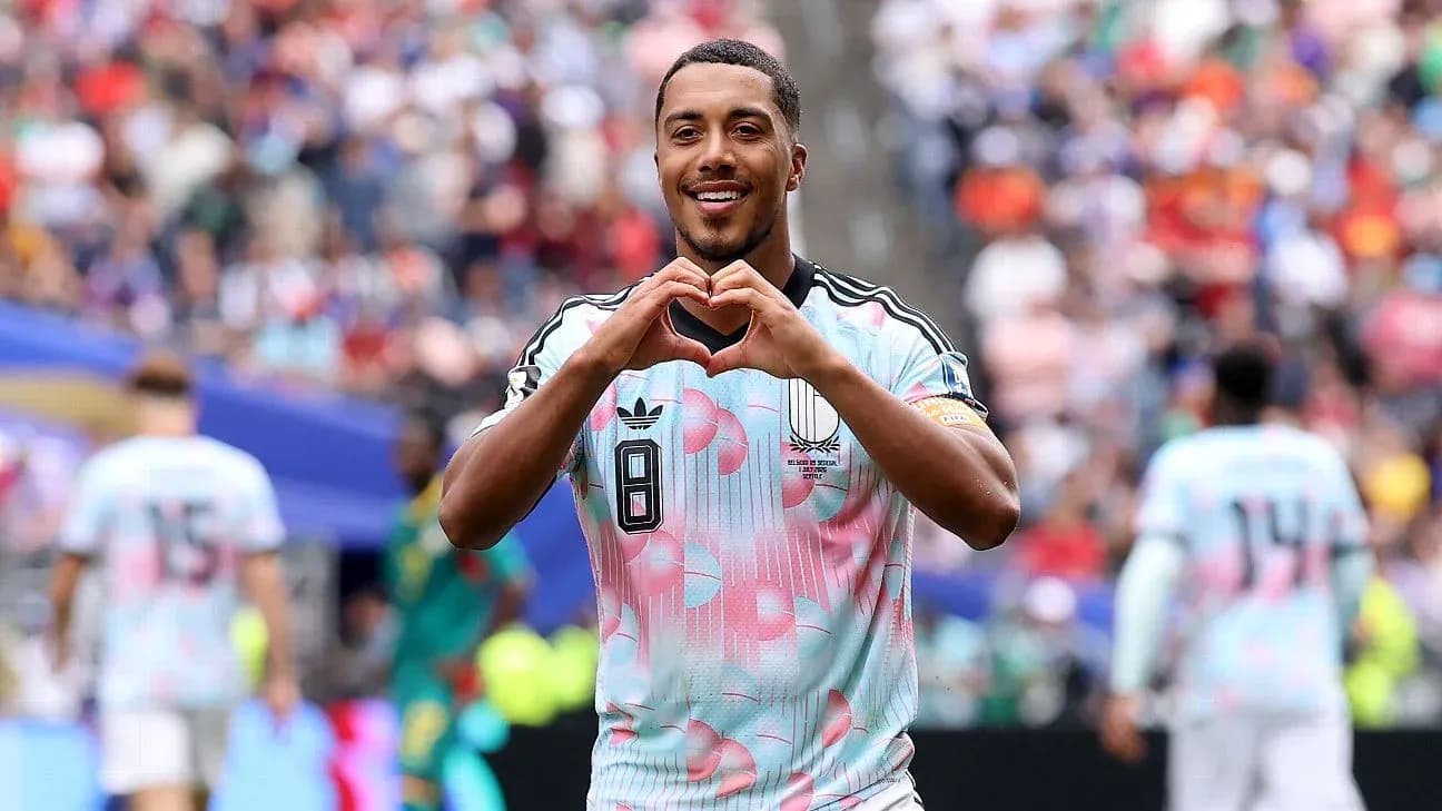 Jugador celebrando con un corazón después de anotar