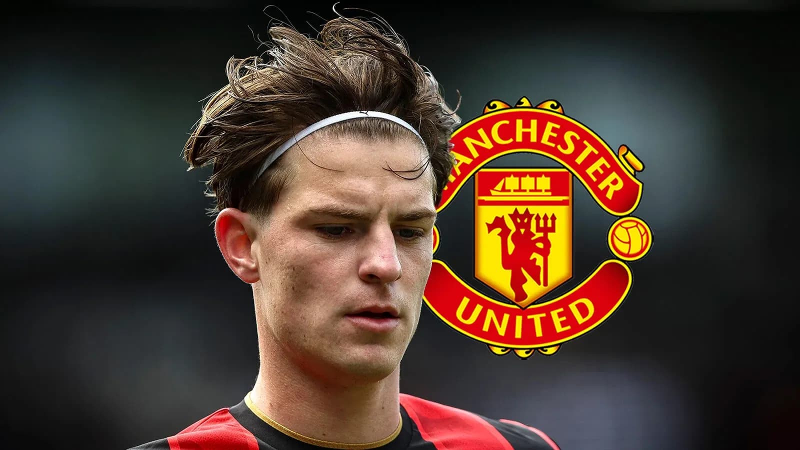 Jugador con camiseta de Bournemouth frente a logo de Manchester United