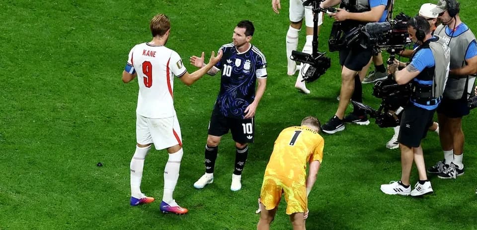 Harry Kane y Lionel Messi en el partido