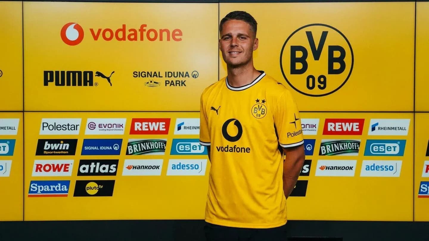 Jugador de Borussia Dortmund en presentación oficial