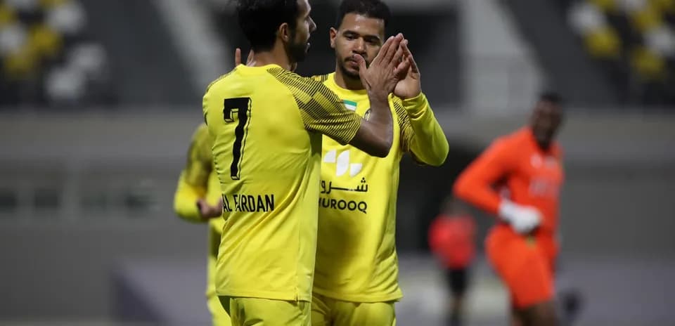 Jugadores de Ittihad Kalba U23 celebrando un gol