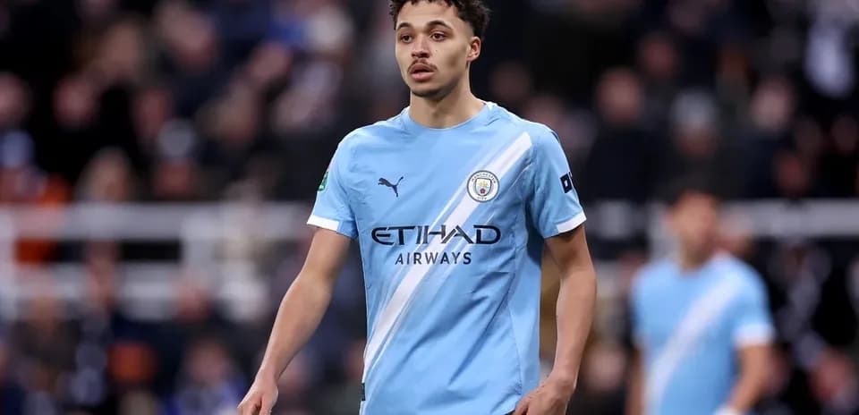 Jugador de Manchester City en acción durante el partido