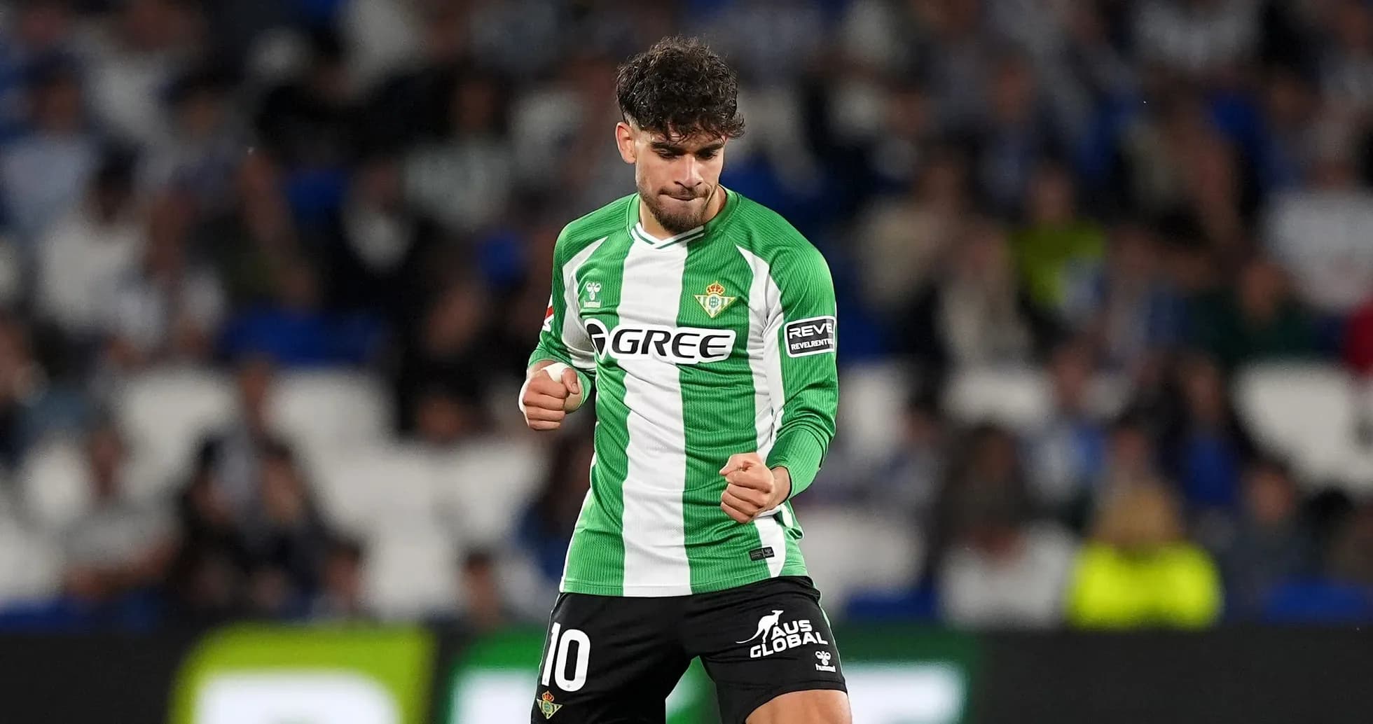 Jugador de Real Betis celebrando un gol en el partido