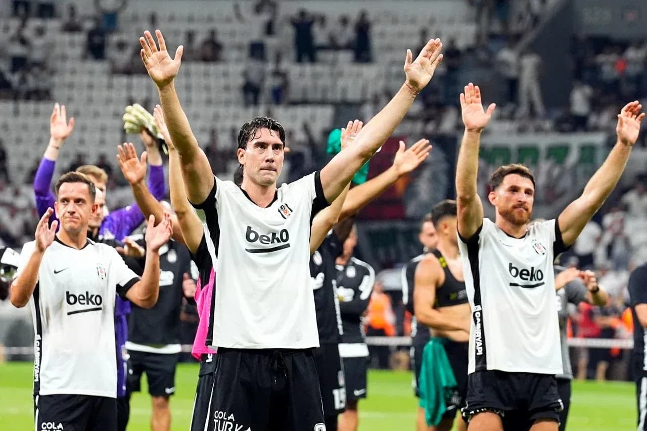 Jugadores de Beşiktaş celebrando tras el partido